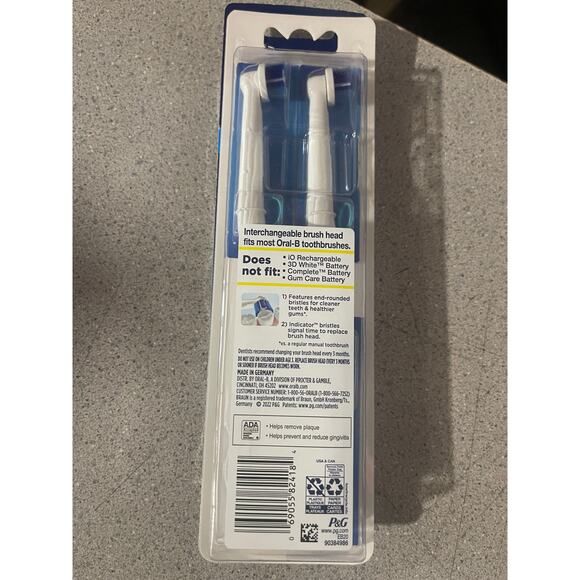Oral-B Replacement Electric Toothbrush Head, 3 Count, Precision Clean, 3 Count - Picture 4 of 5